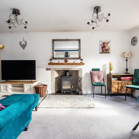 Charming 2 Bedroom Flat In The Heart Of Kirriemuir Exteriör bild