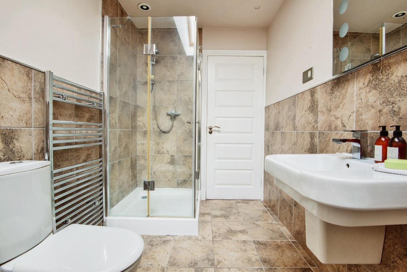 Charming 2 Bedroom Flat In The Heart Of Kirriemuir Exteriör bild
