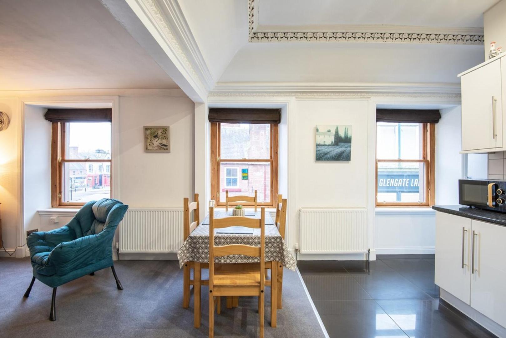 Charming 2 Bedroom Flat In The Heart Of Kirriemuir Exteriör bild