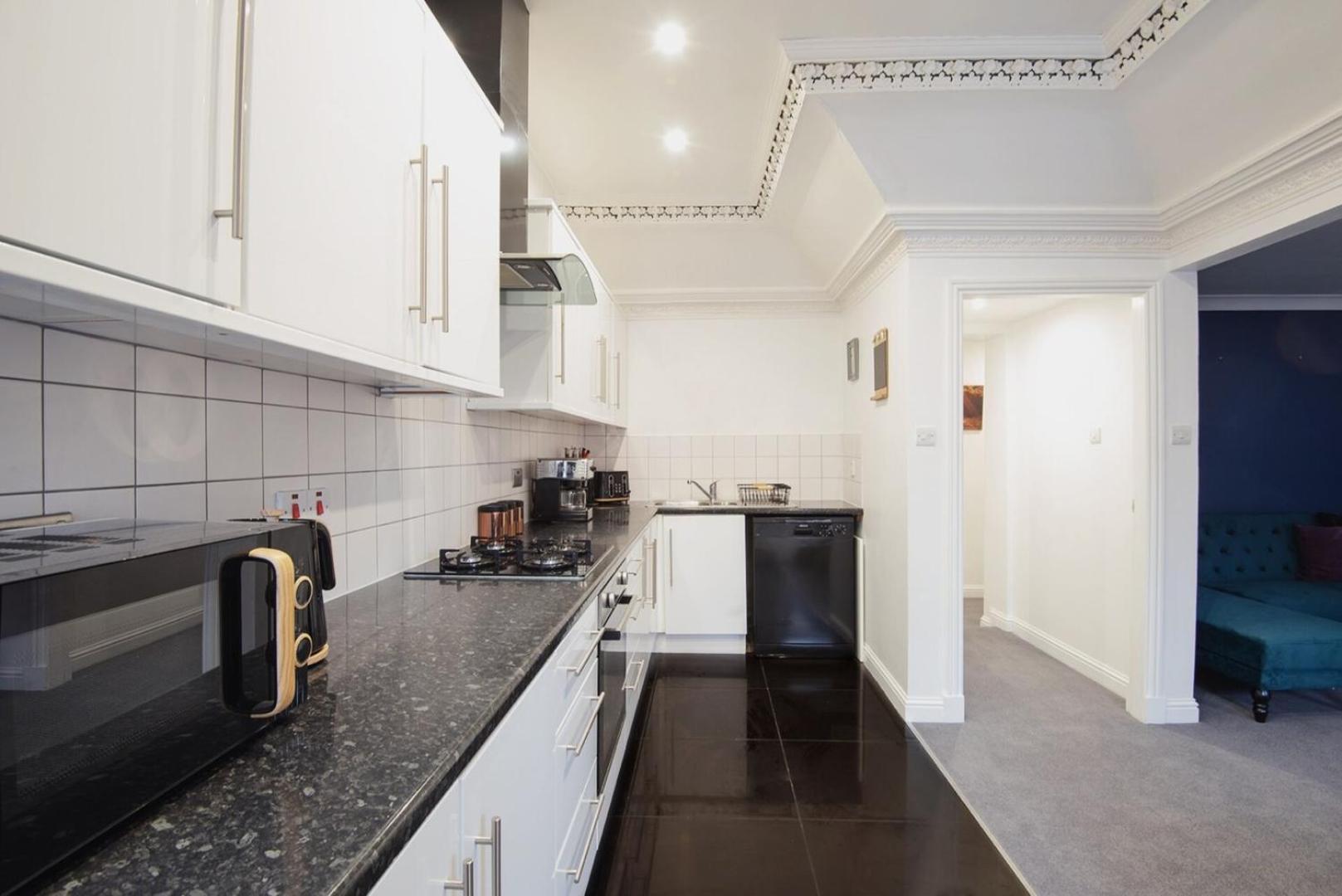 Charming 2 Bedroom Flat In The Heart Of Kirriemuir Exteriör bild