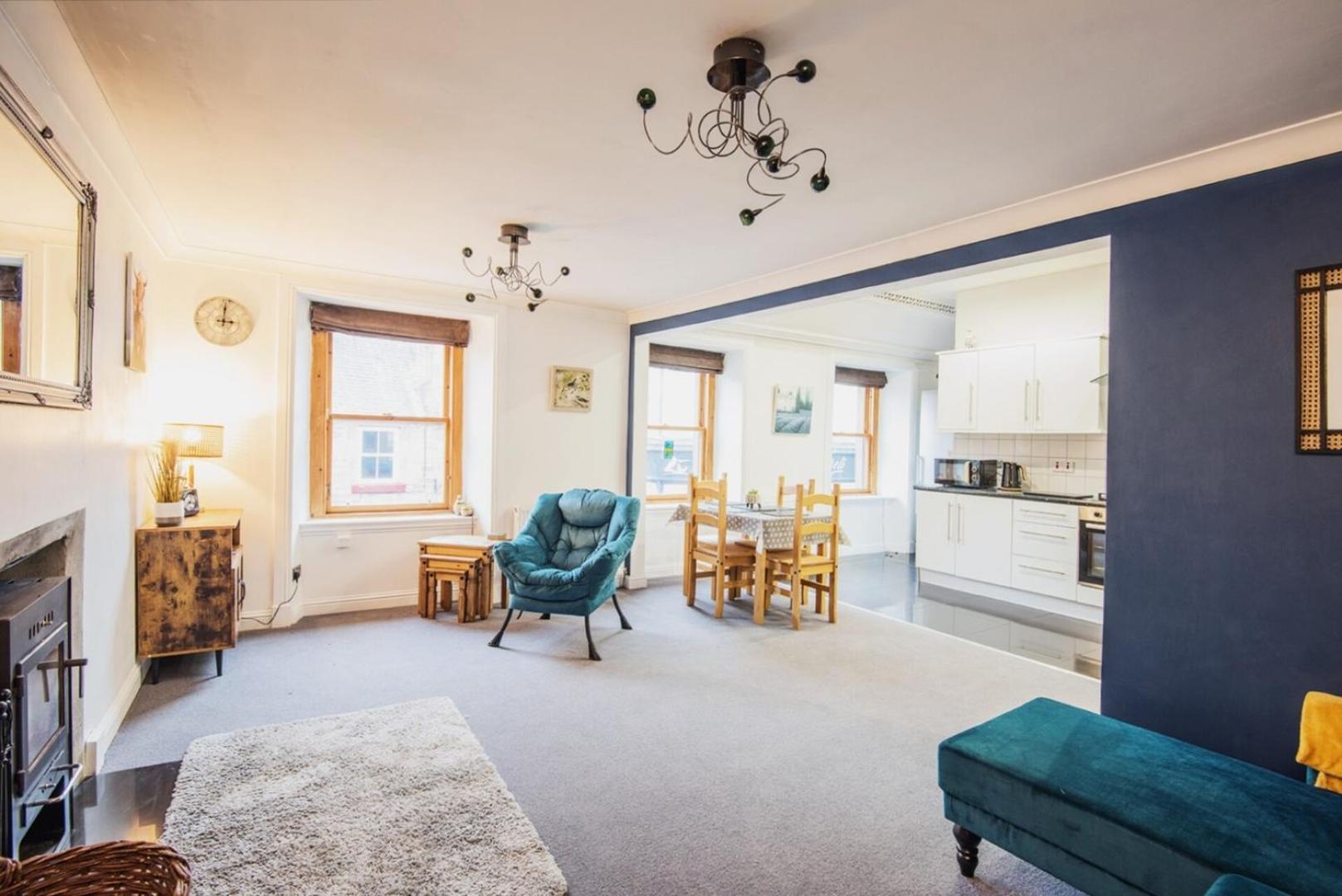 Charming 2 Bedroom Flat In The Heart Of Kirriemuir Exteriör bild